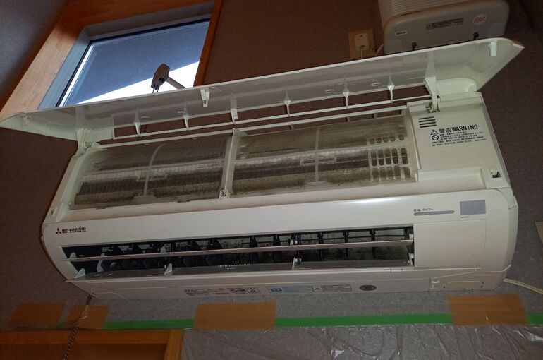 通常壁掛けタイプです。