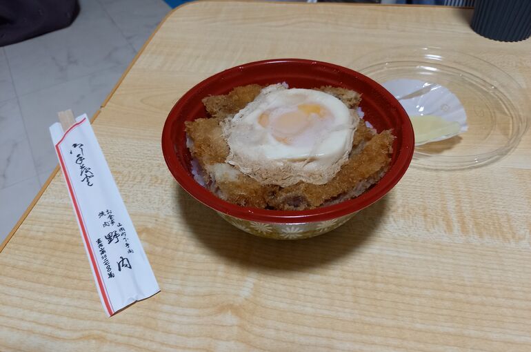 お食事処野内さんの一押し、冷めても美味しい野内のかつ丼です。卵に秘密あり！